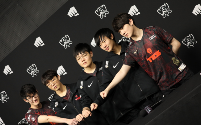 的边路进攻 的边路进攻