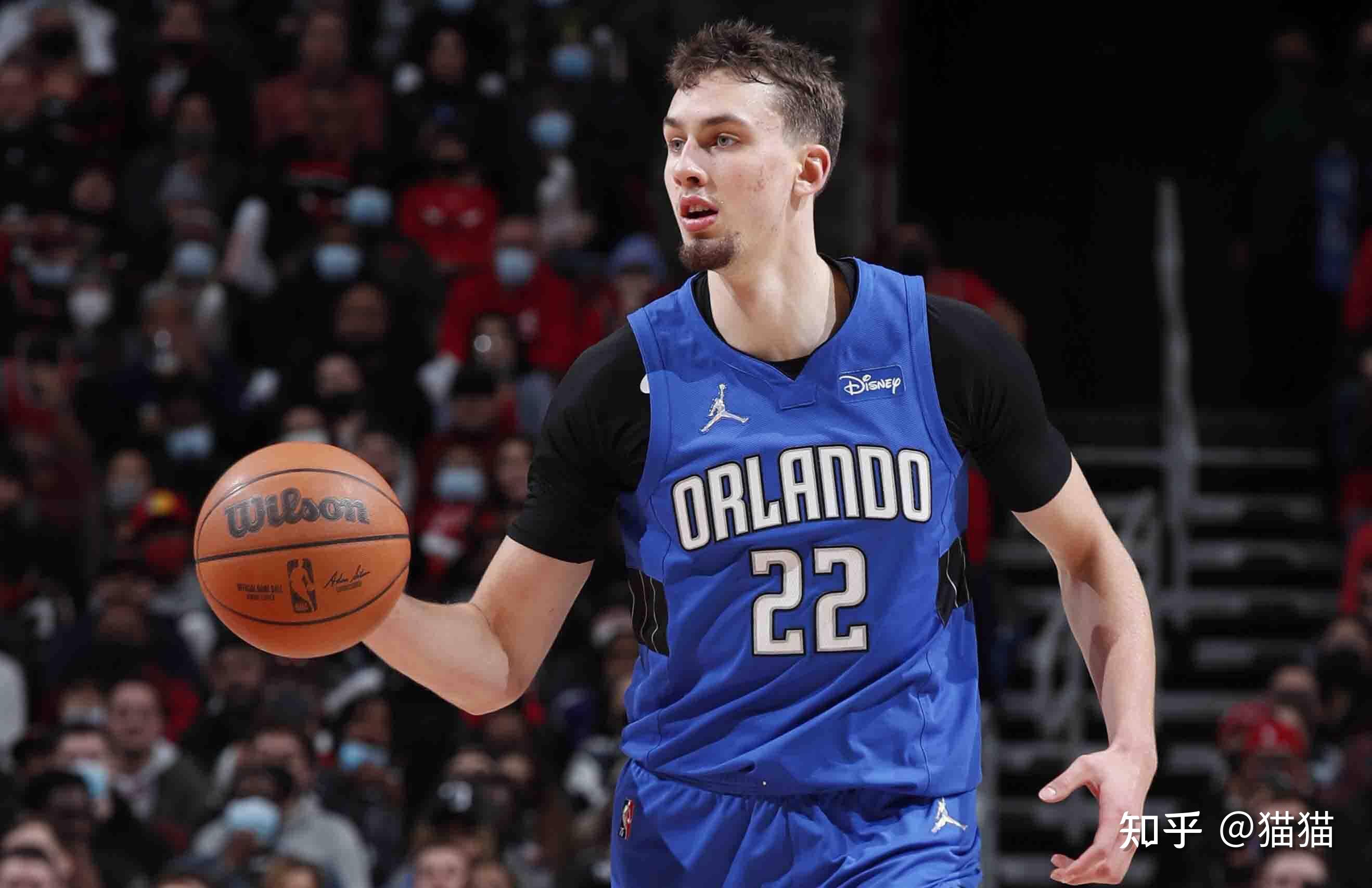 湖人的首发阵容防守强度不足,斯马特或该取代八村塁的位置?