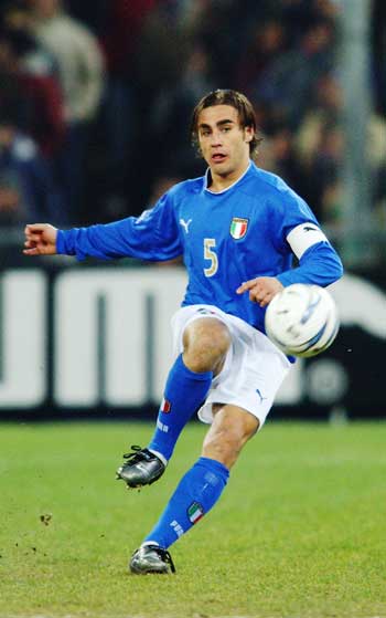 队报:楚阿梅尼和迈尼昂缺席法国队训练,不会影响出战比利时