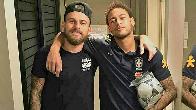 展现了他的 展现了他的